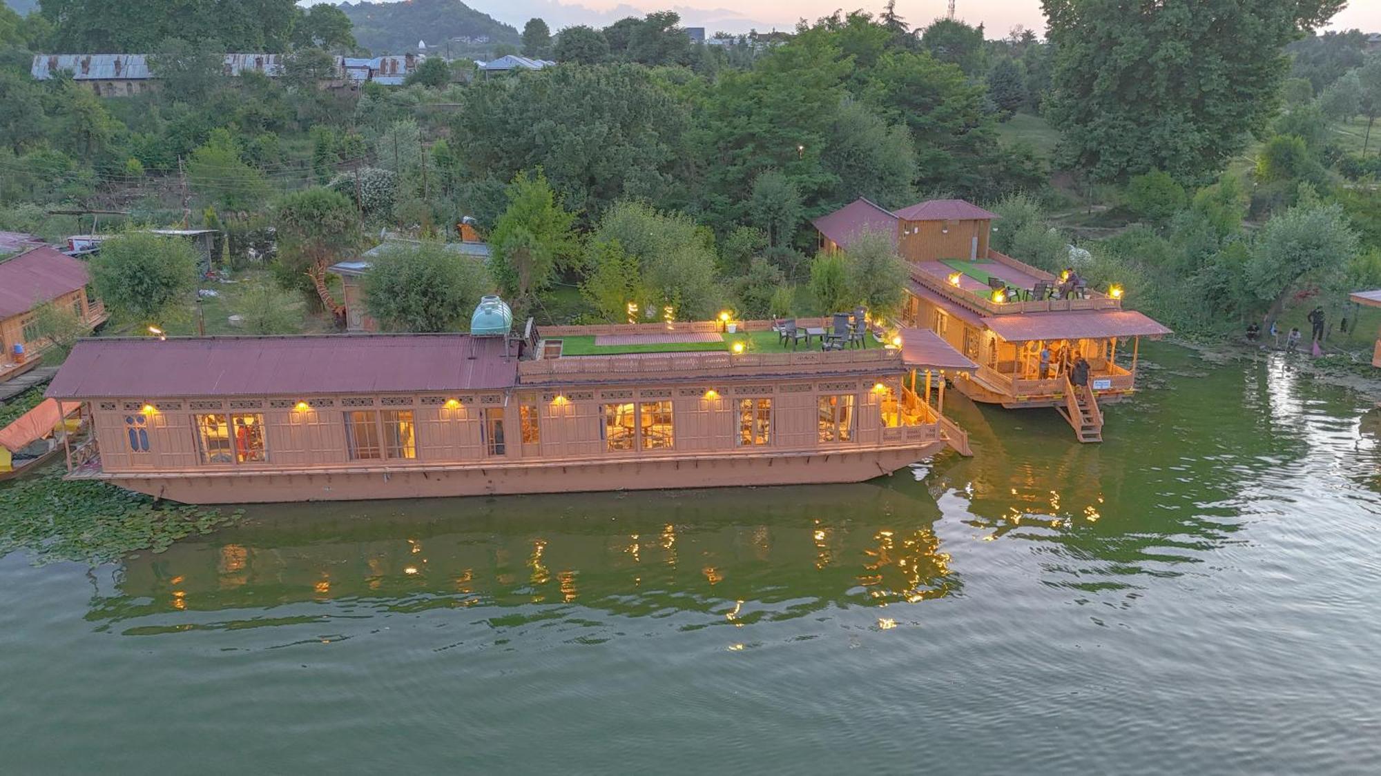 Peacock Houseboats Hotel Srīnagar Екстериор снимка