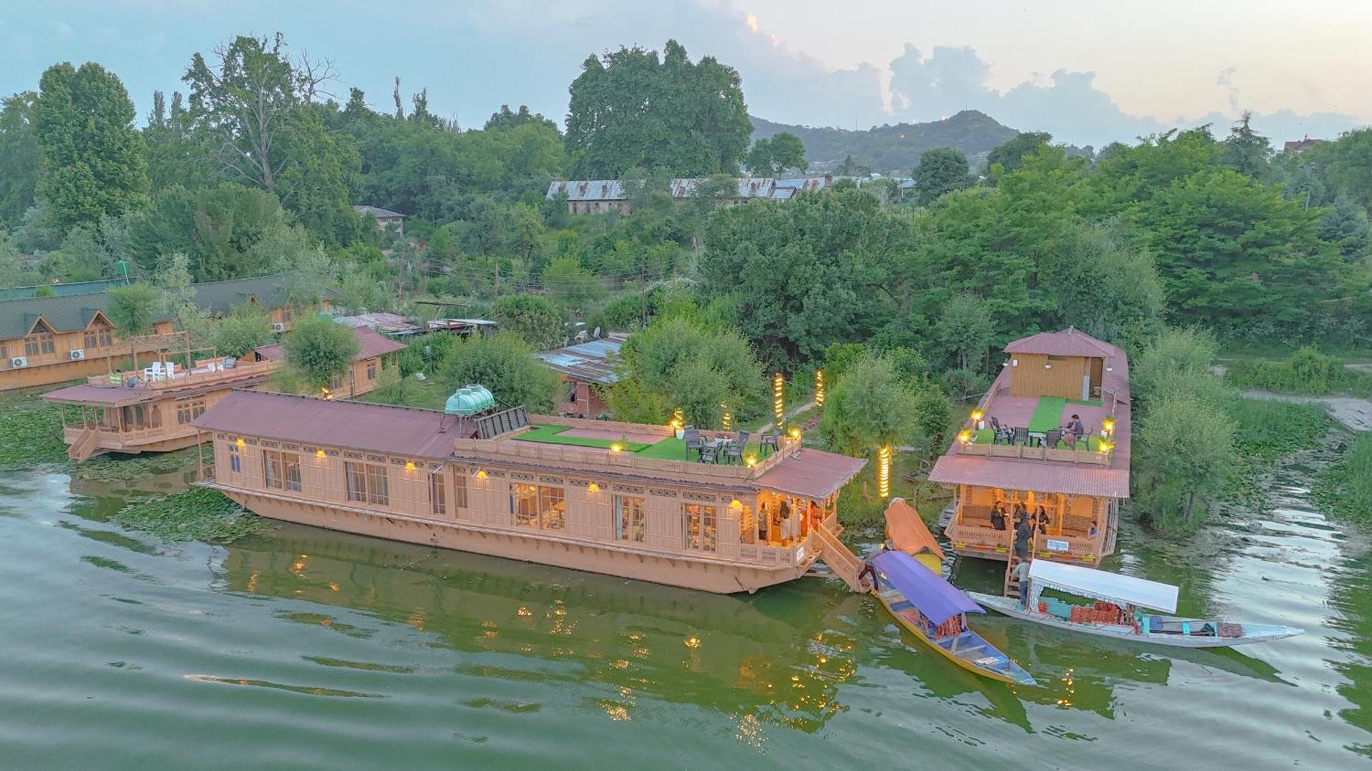 Peacock Houseboats Hotel Srīnagar Екстериор снимка
