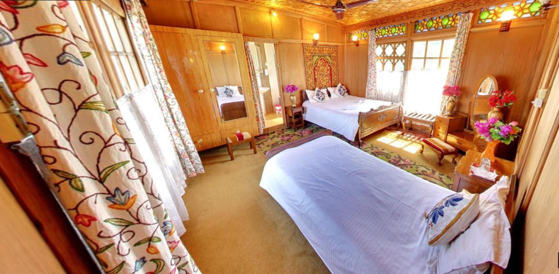 Peacock Houseboats Hotel Srīnagar Екстериор снимка