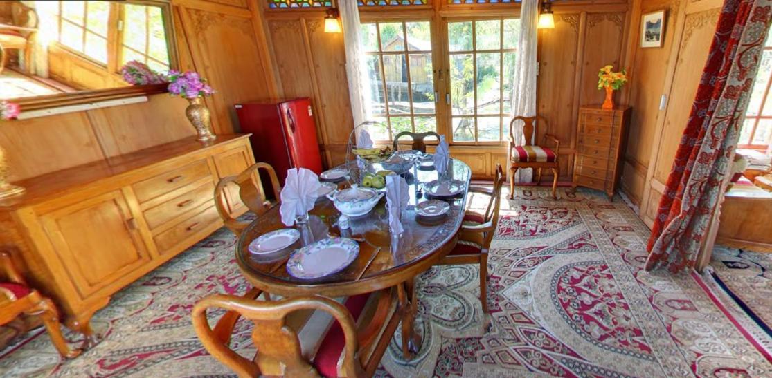 Peacock Houseboats Hotel Srīnagar Екстериор снимка