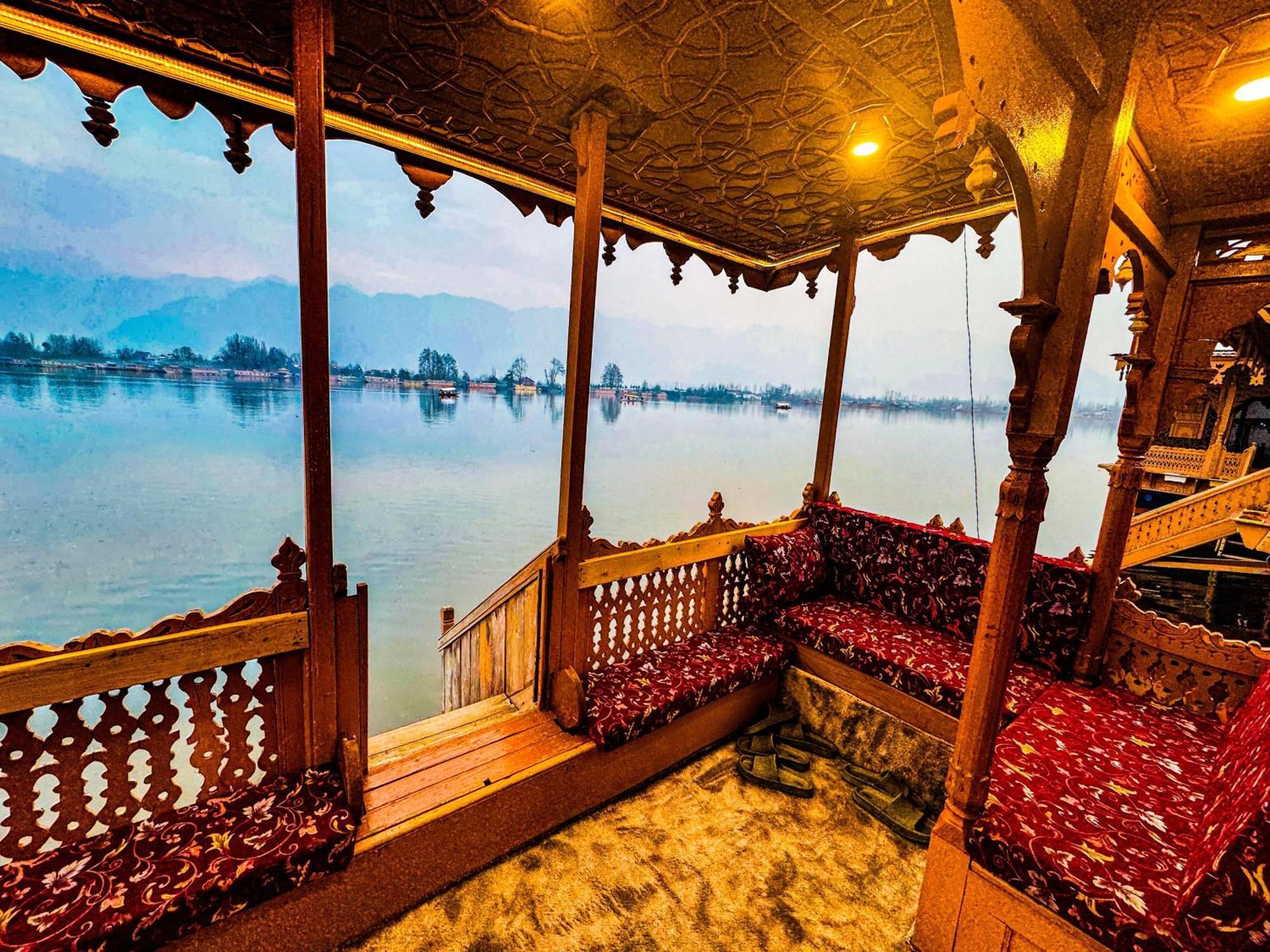 Peacock Houseboats Hotel Srīnagar Екстериор снимка