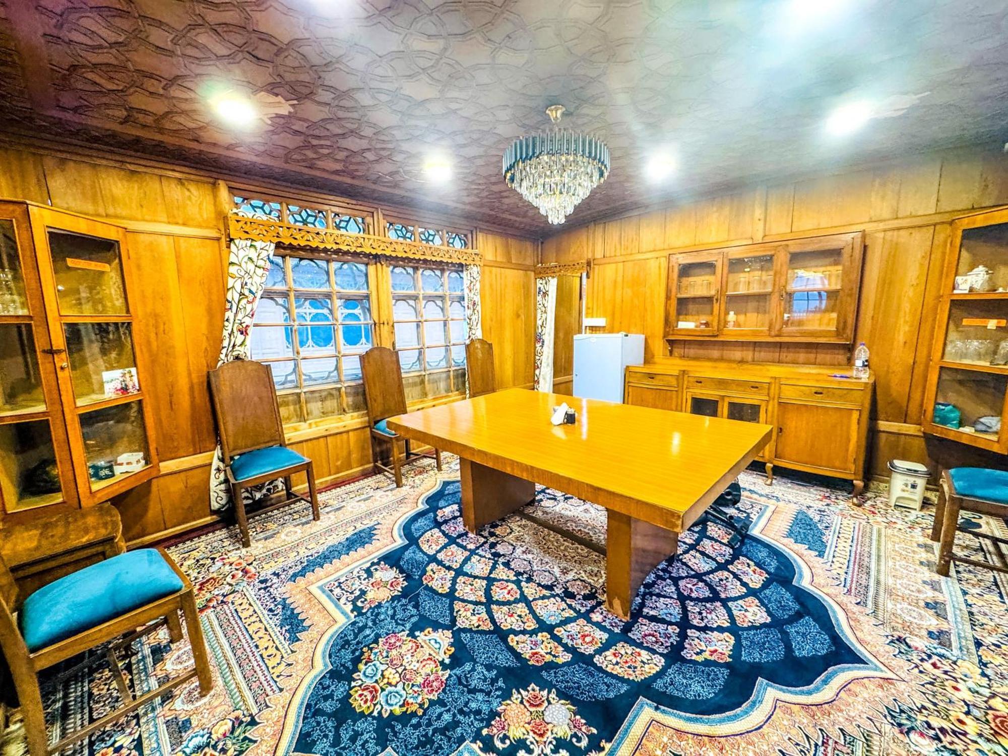Peacock Houseboats Hotel Srīnagar Екстериор снимка