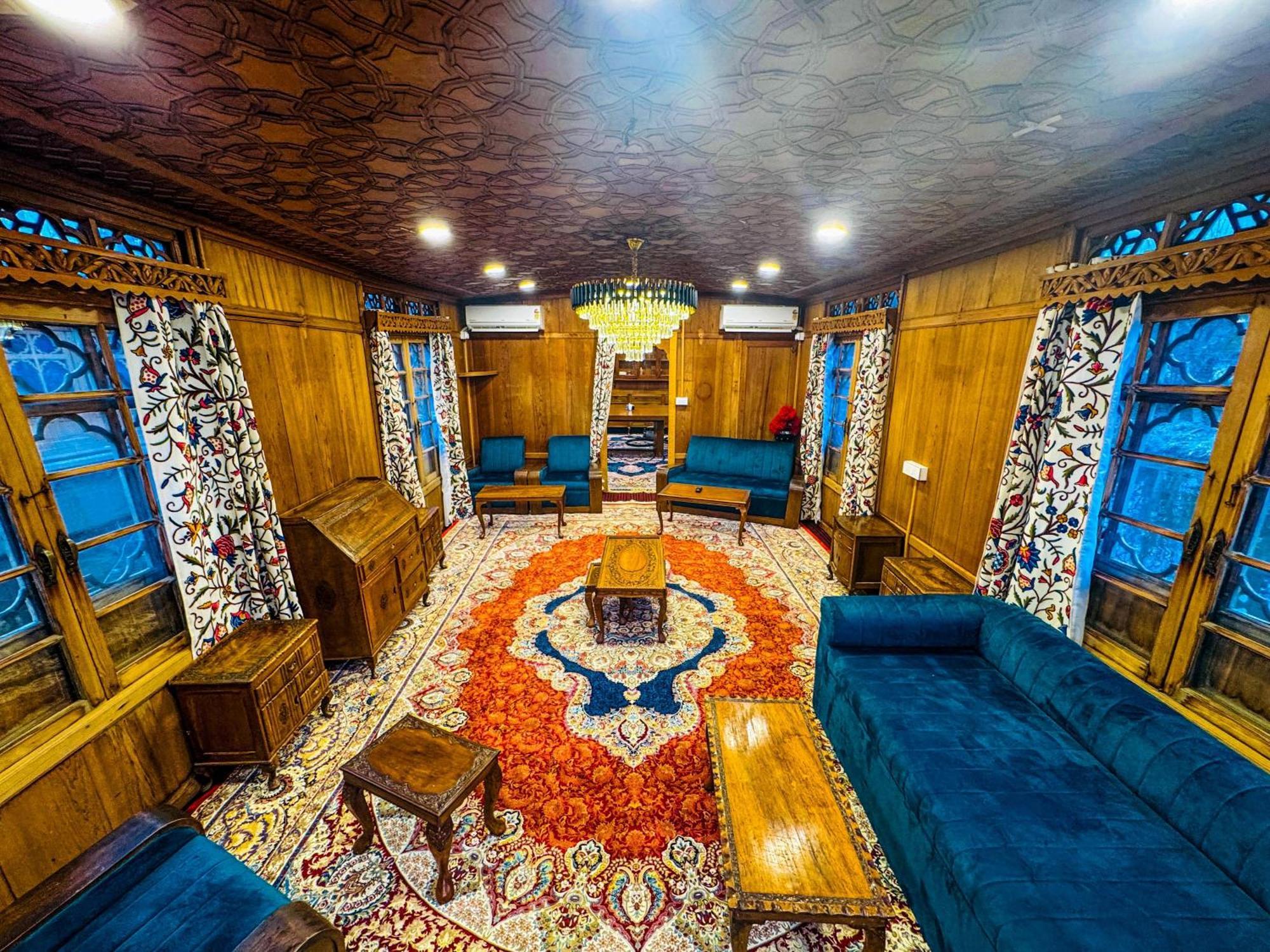 Peacock Houseboats Hotel Srīnagar Екстериор снимка