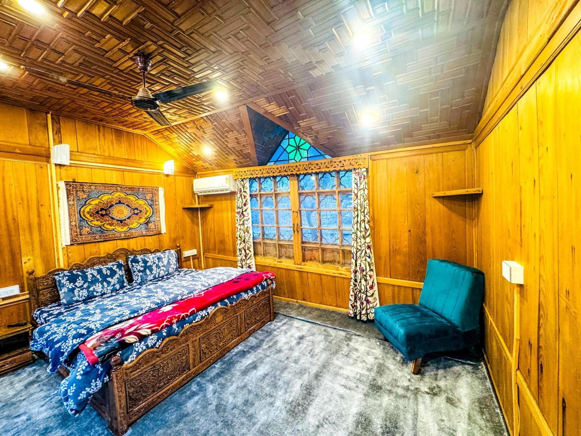 Peacock Houseboats Hotel Srīnagar Екстериор снимка