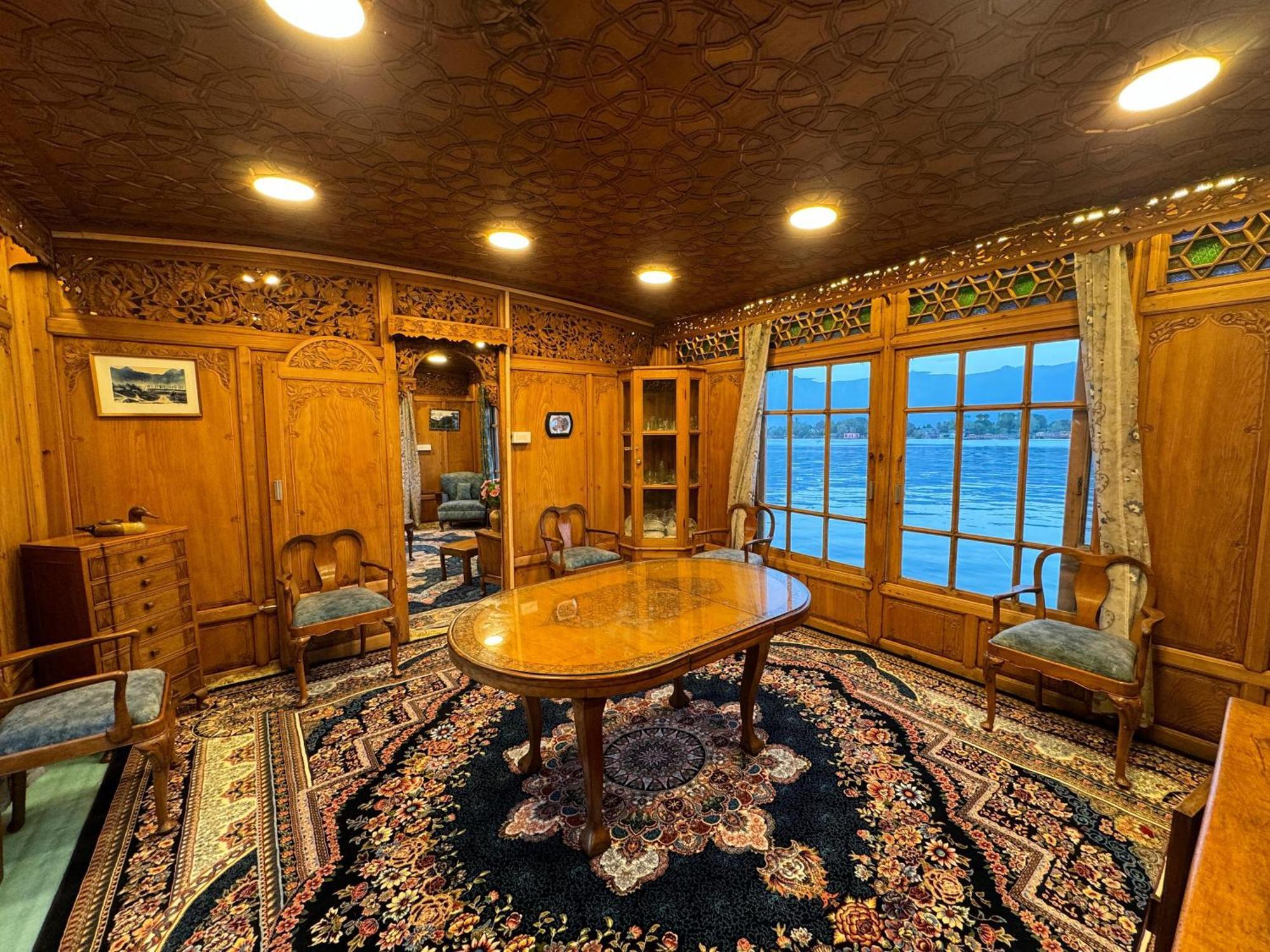 Peacock Houseboats Hotel Srīnagar Екстериор снимка