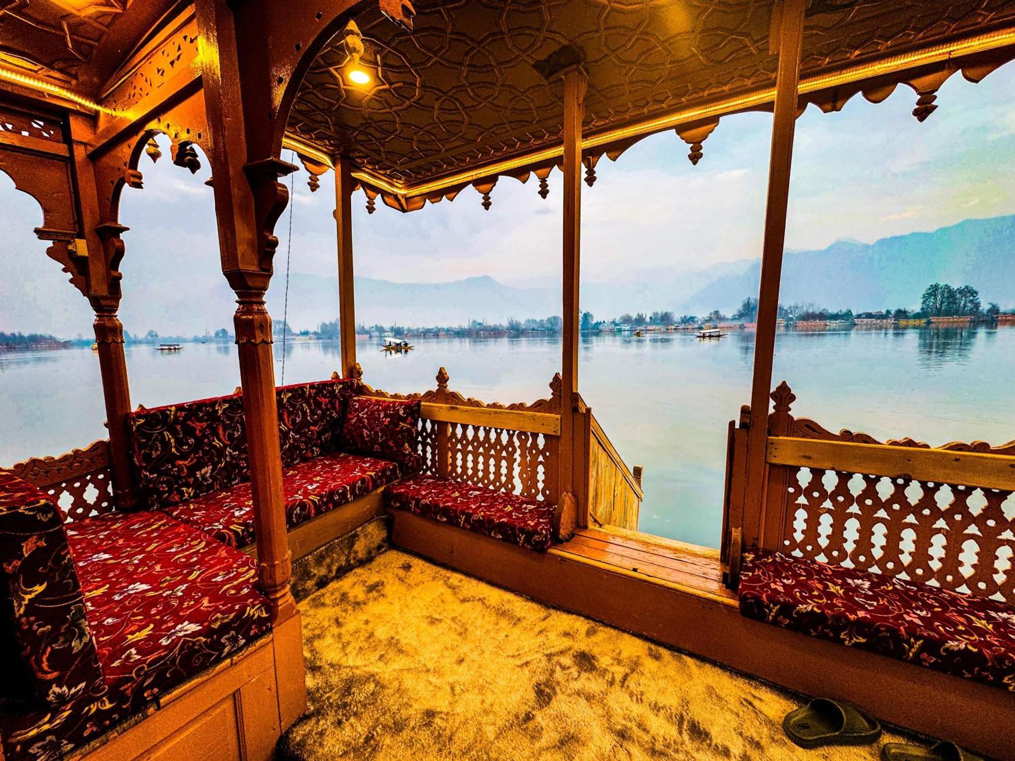 Peacock Houseboats Hotel Srīnagar Екстериор снимка