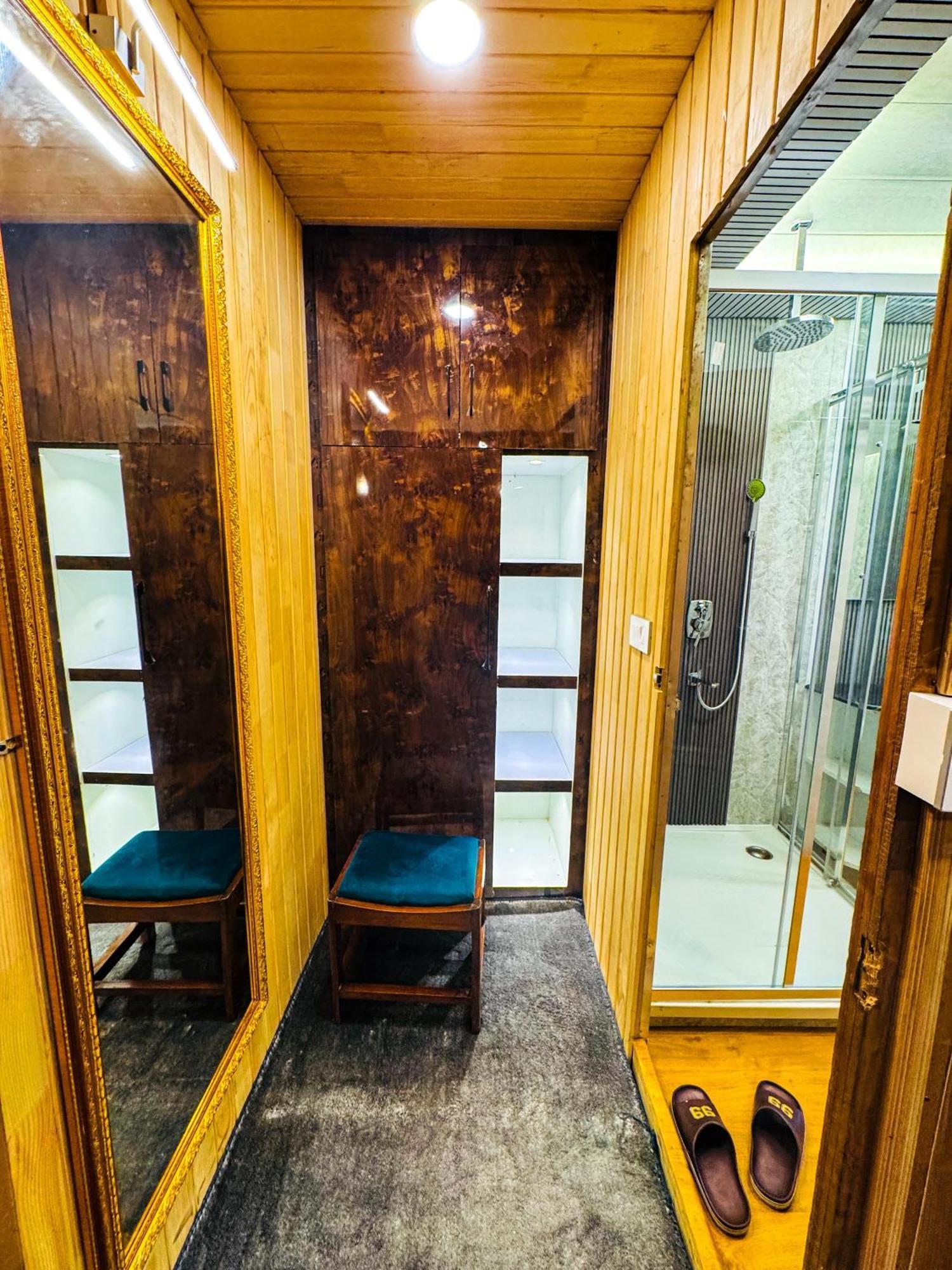 Peacock Houseboats Hotel Srīnagar Екстериор снимка