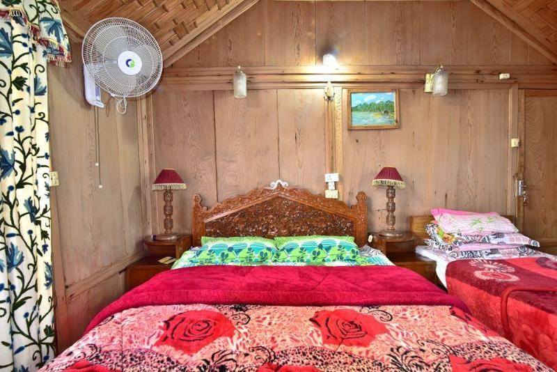 Peacock Houseboats Hotel Srīnagar Екстериор снимка