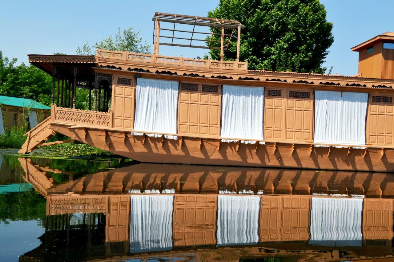 Peacock Houseboats Hotel Srīnagar Екстериор снимка