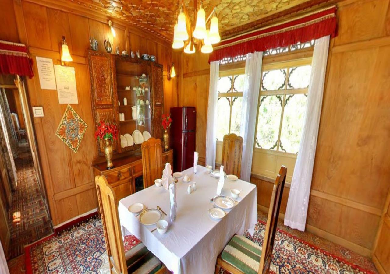 Peacock Houseboats Hotel Srīnagar Екстериор снимка