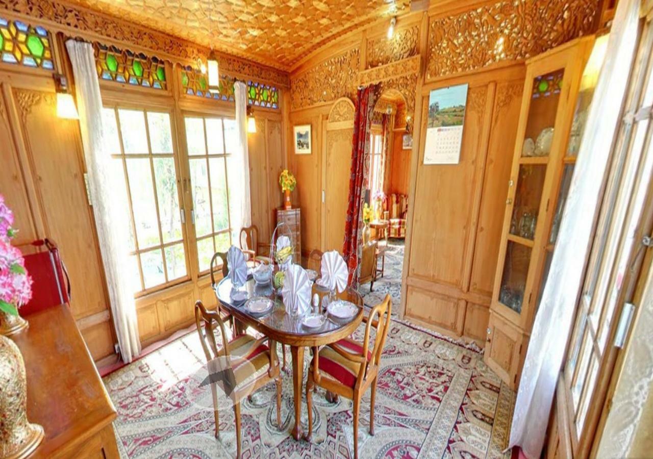 Peacock Houseboats Hotel Srīnagar Екстериор снимка