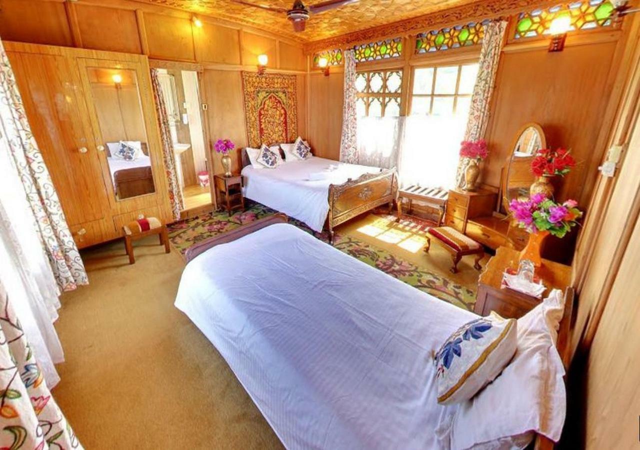 Peacock Houseboats Hotel Srīnagar Екстериор снимка