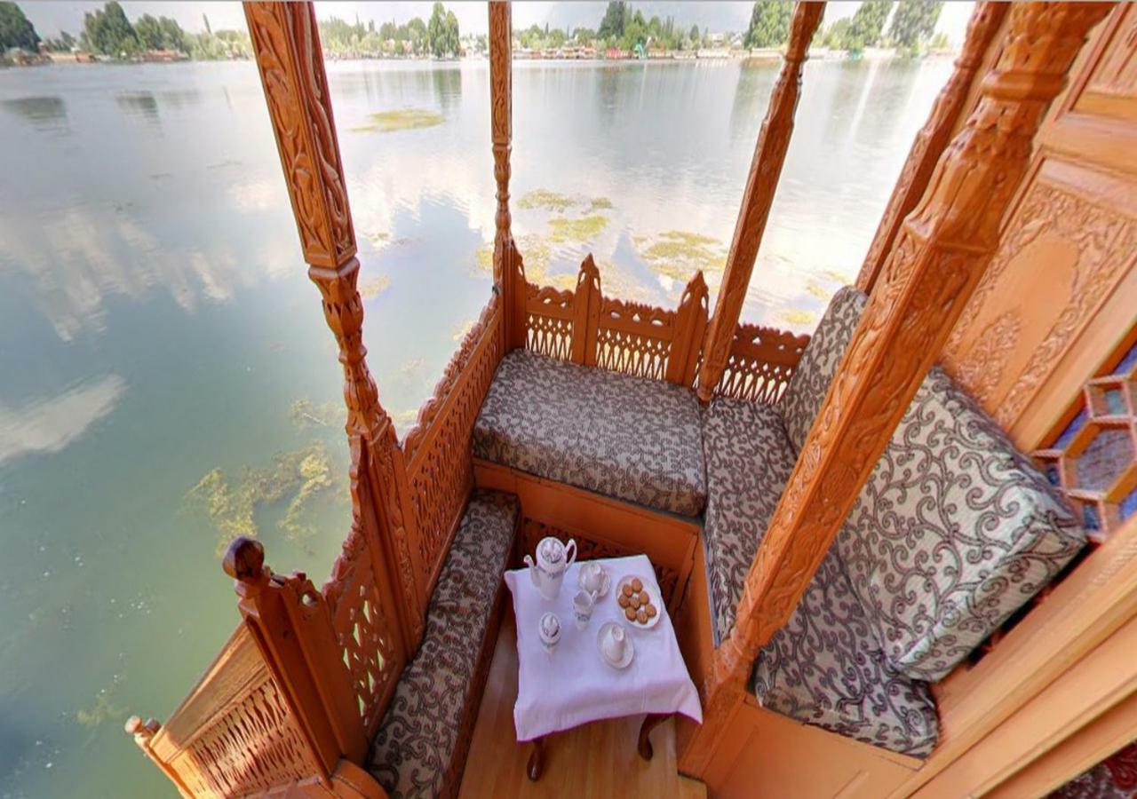 Peacock Houseboats Hotel Srīnagar Екстериор снимка