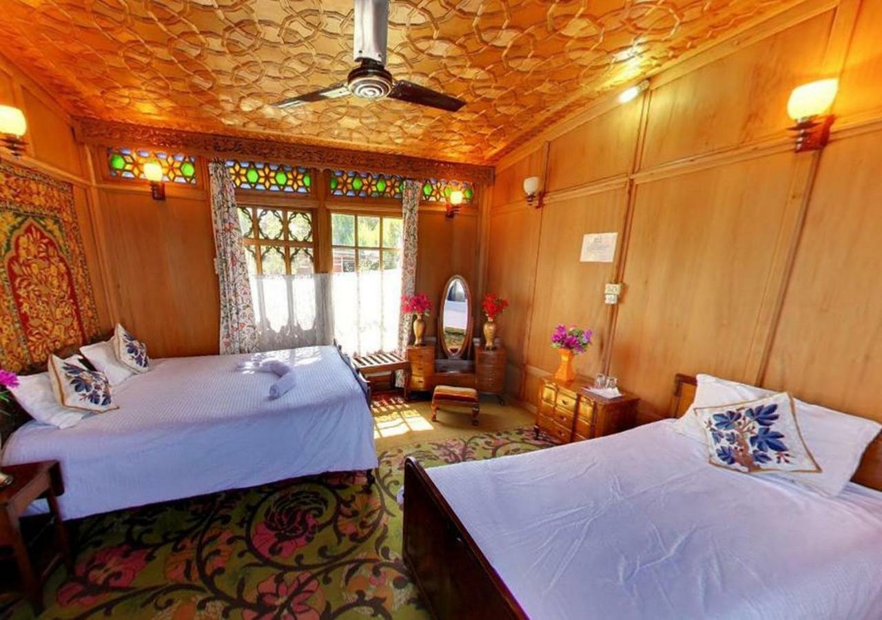 Peacock Houseboats Hotel Srīnagar Екстериор снимка