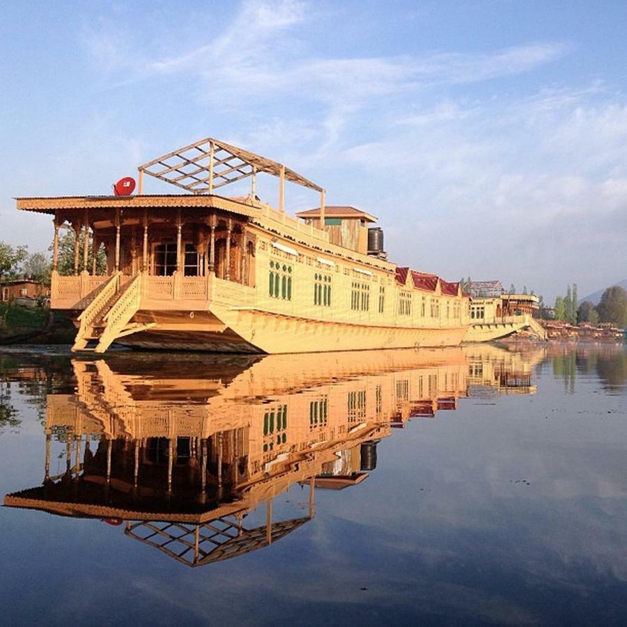 Peacock Houseboats Hotel Srīnagar Екстериор снимка